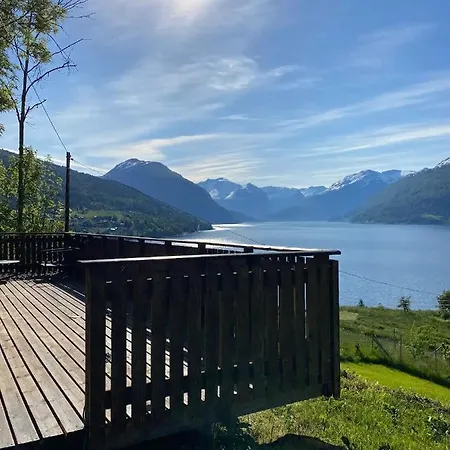 - Faleide -hytte Med Fjord Og Fjell Utsikt Stryn