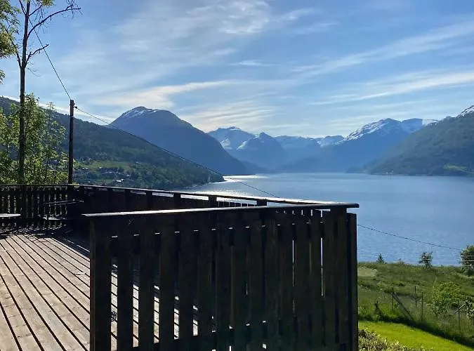 - Faleide -hytte Med Fjord Og Fjell Utsikt Stryn