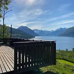 - Faleide -hytte Med Fjord Og Fjell Utsikt سترين