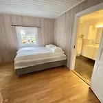 - Faleide -hytte Med Fjord Og Fjell Utsikt بيت للعطل