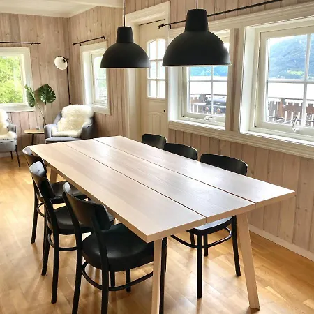 - Faleide -hytte Med Fjord Og Fjell Utsikt Dom wakacyjny Stryn