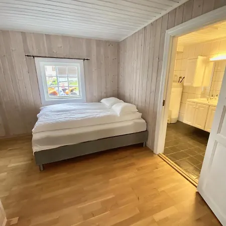 - Faleide -hytte Med Fjord Og Fjell Utsikt Tatil Evi