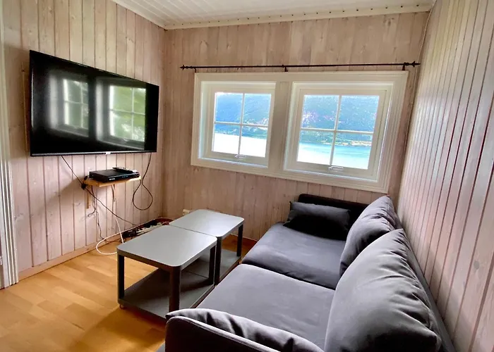 - Faleide -hytte Med Fjord Og Fjell Utsikt *