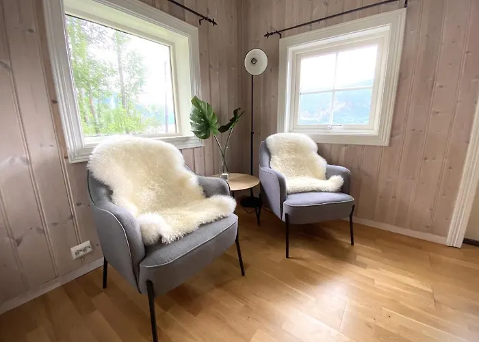 - Faleide -hytte Med Fjord Og Fjell Utsikt Dom wakacyjny *
